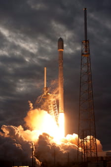 la fusée falcon 9, de space x. 