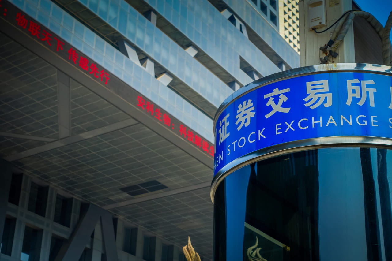 Shein prépare son introduction en Bourse à Hong Kong avec une valorisation revue à la baisse, entre 25 et 40 milliards de dollars, soit deux fois moins qu'en 2024
