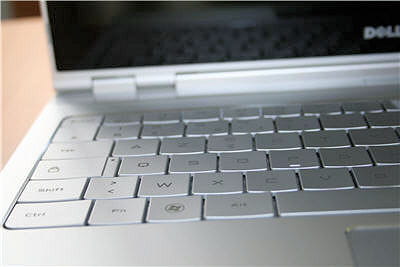 le clavier est plutôt agréable à l'utilisation, mais sans également les canons