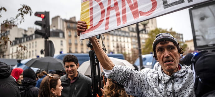 Les violences du 17&nbsp;octobre affaiblissent le bloc central dans les sondages