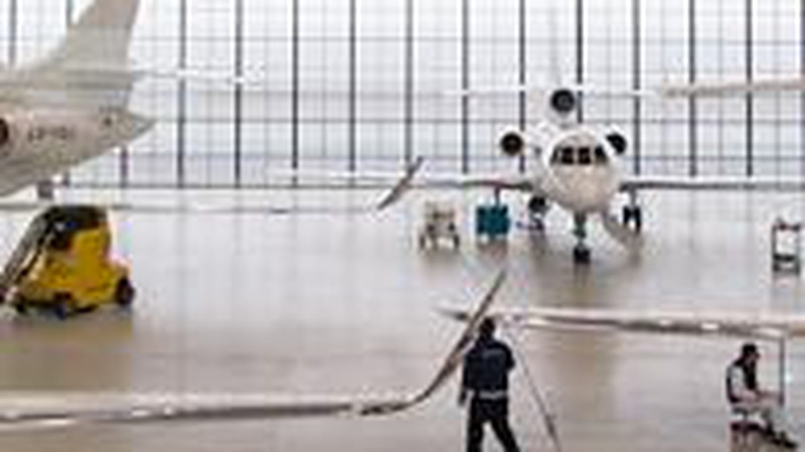 6 hangars