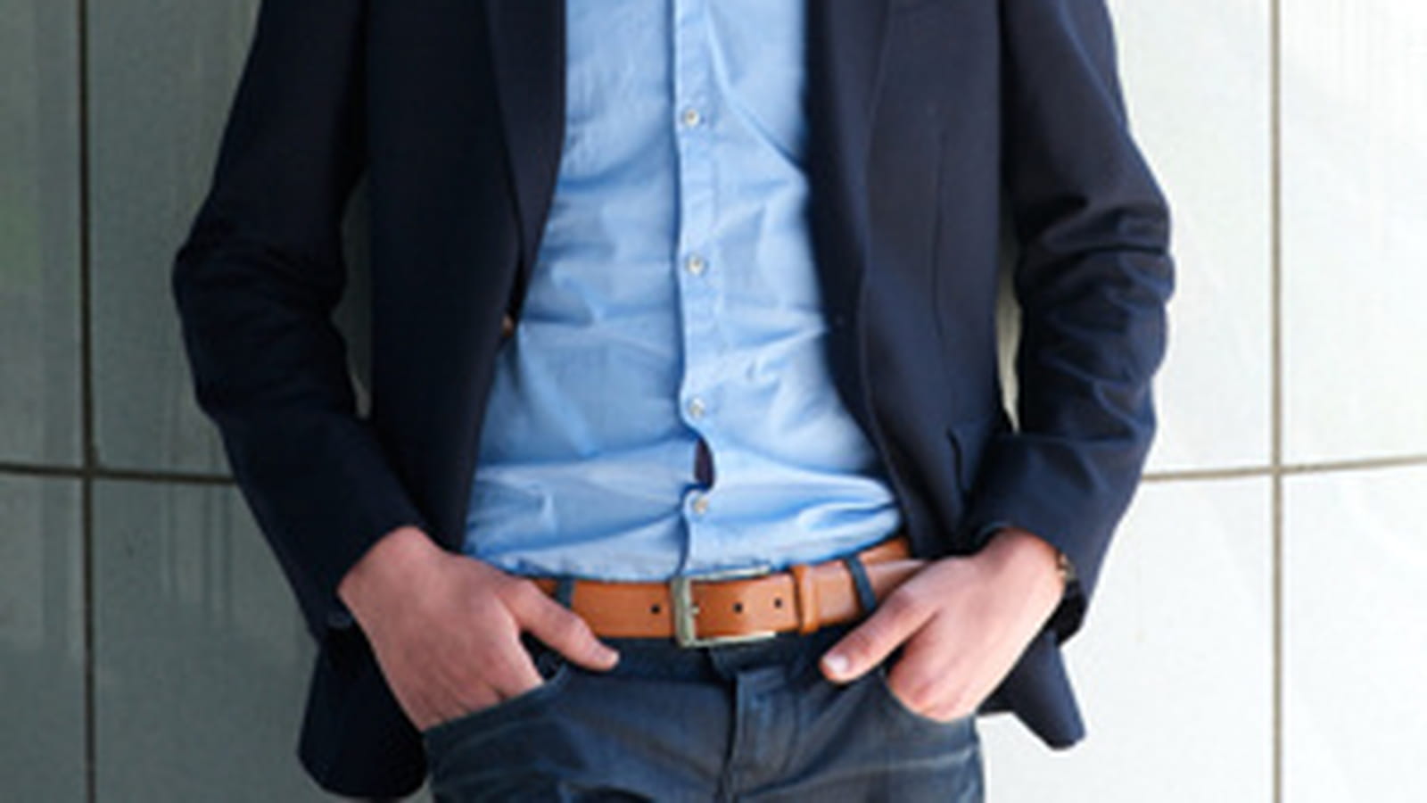 Un blazer bleu marine